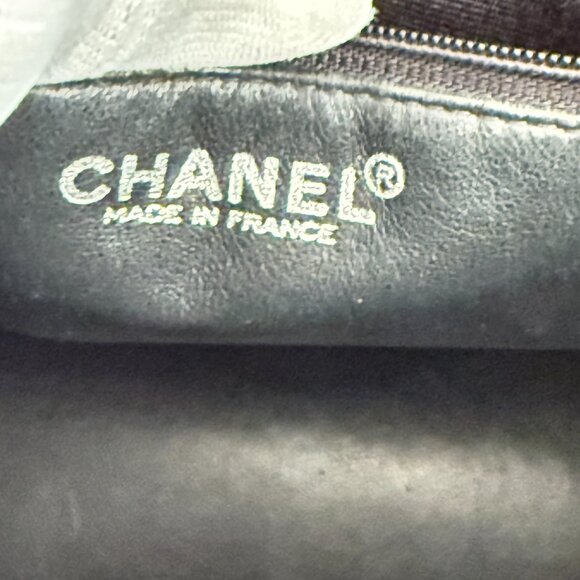 Authentic CHANEL Made in FRANCE Medaillon Reprint Matrasse Black Caviar Tote Bag - Picture 2 of 12
